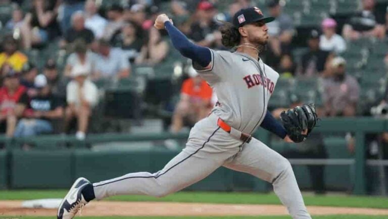 Houston Astros pitcher Spencer Arrighetti throws the ball against the Chicago White Sox during the first inning of a baseball game Friday, July 24, 2026, in Chicago.